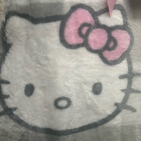 NWT Hello Kitty Plush Throw - Picture 6 of 6